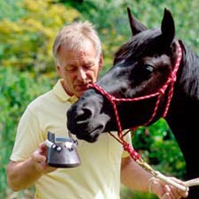 Hubert Rohner und Pferd mit Horse Boot